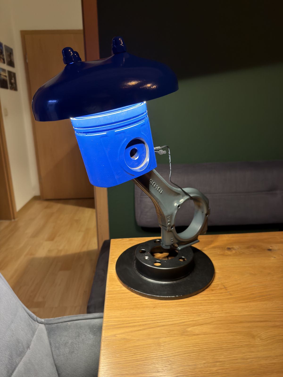 Industrial Tischlampe – fertig montiert auf der Bremsscheibe